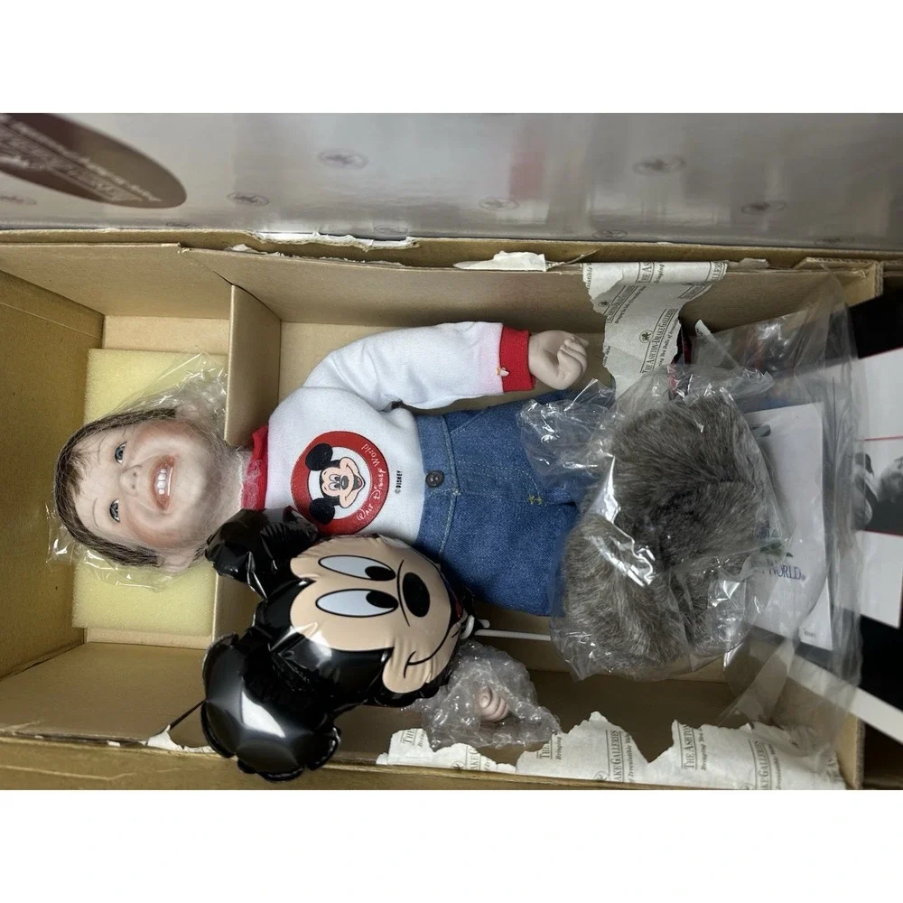 Vintage Ashton-Drake Walt Disney World Boy and Girl Porcelain Doll Set COA NEW